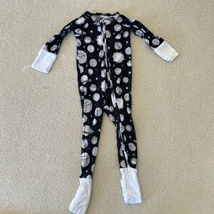 18-24M bums and roses convertible romper/footie pajamas- moon and star print